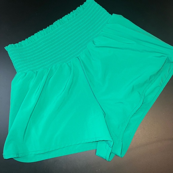 aerie Pants - AERIE Scrunch Waist Flow Lined Shorts Size Medium EUC